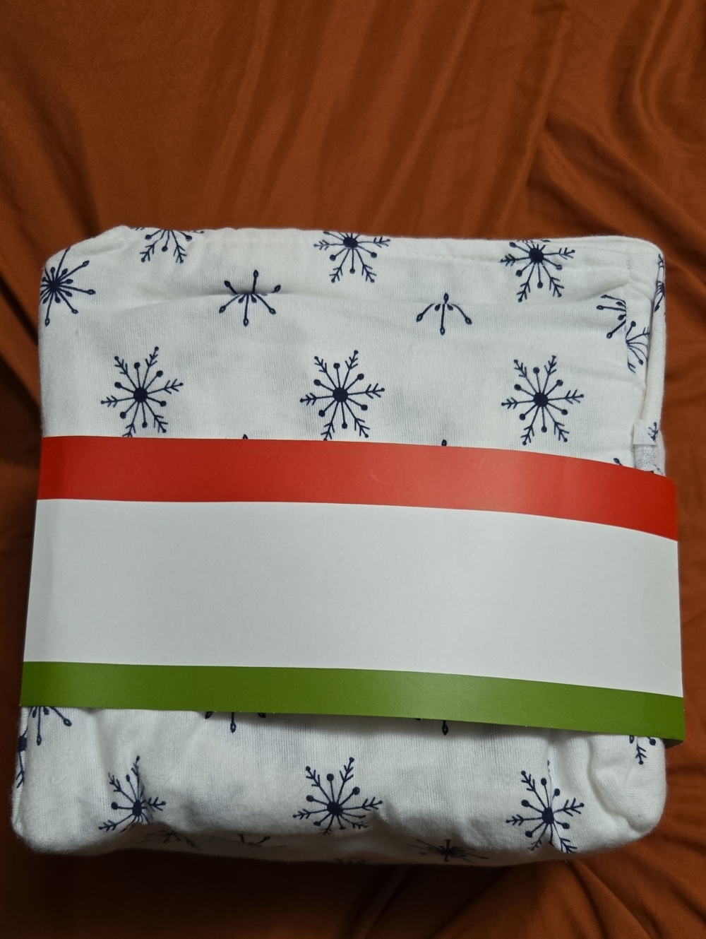 Flannel Queen Sheet Set - White with Navy Snowflake - Picture 4 of 6